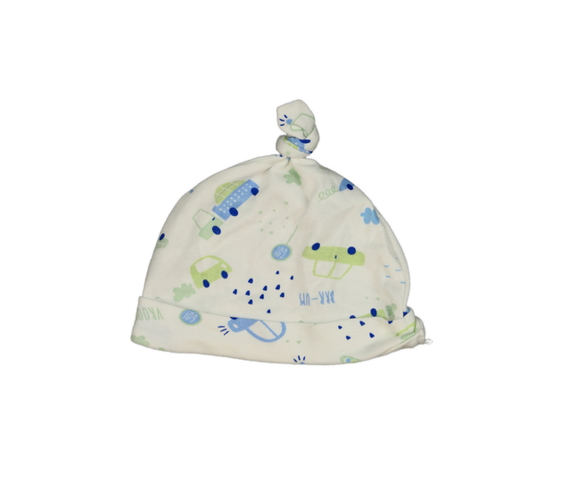 Bílá bavlněná čepička s auty