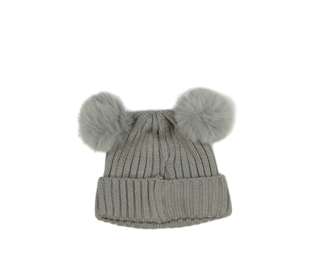 Šedá čepička s bambulemi