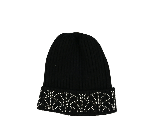 Černá čepice s kamínky 