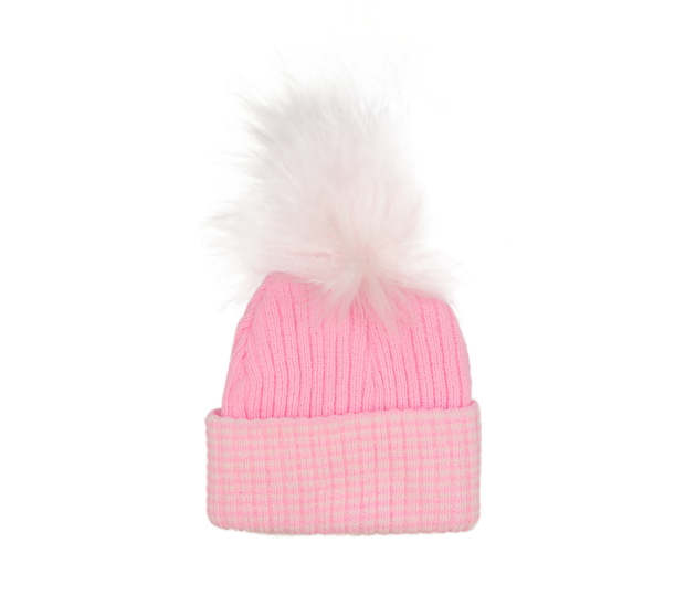 Růžová čepice s bambulí