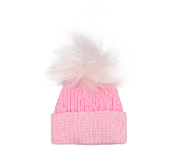 Růžová čepice s bambulí