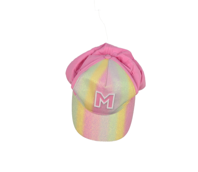 Duhově barevná kšiltovka s písmenem M