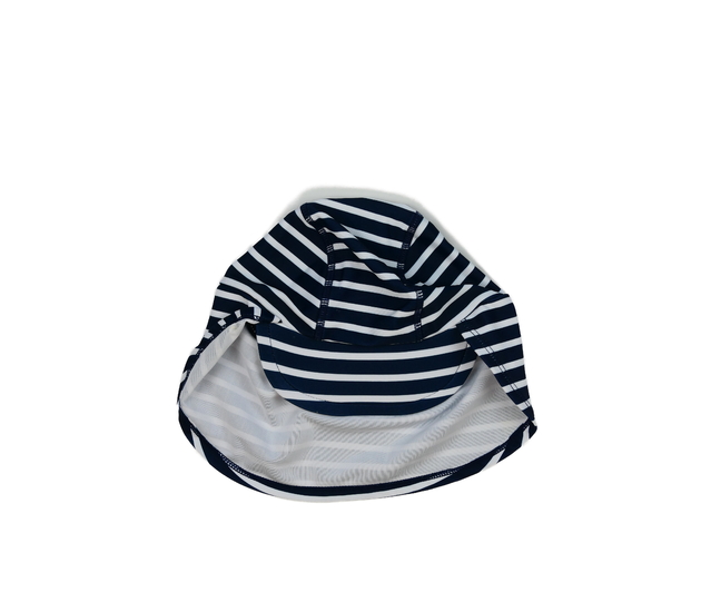 Tmavá čepice s ochrannou krku 