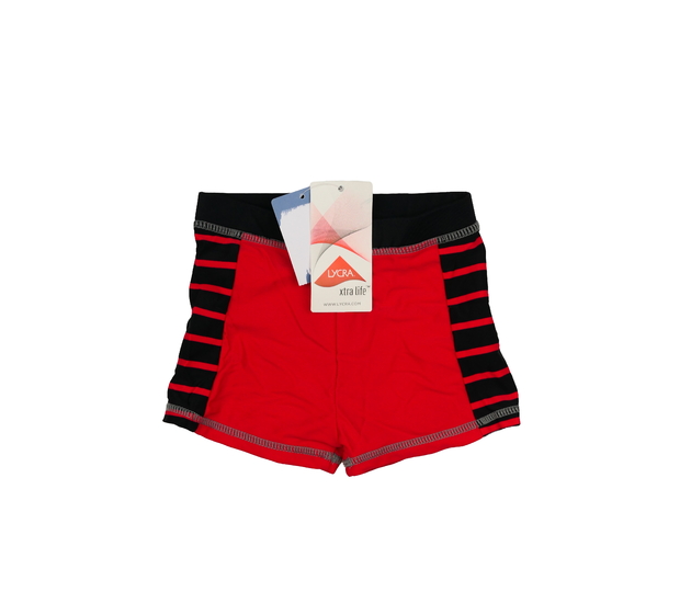 Nové červenočerné plavky Tu