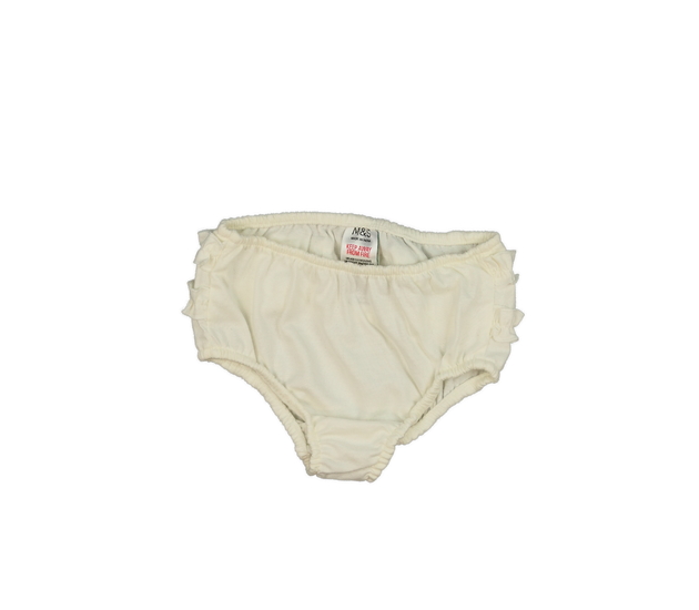Nové krémové kalhotky s volánky na zadku M&S