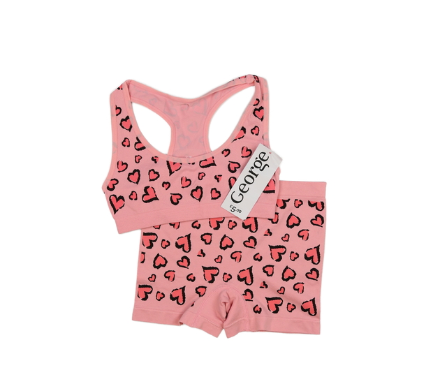Nové růžové kalhotky a podprsenka se srdíčky Georg
