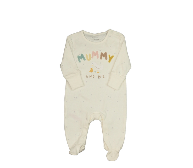 Krémový overal s nápisem Primark