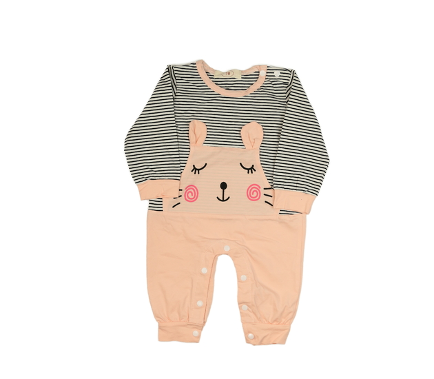 Růžový overal s pruhovaným vrškem a čumáčkem