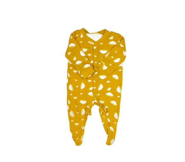 Žlutý overal s mráčky 
