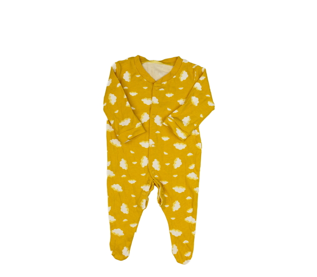 Žlutý overal s mráčky 