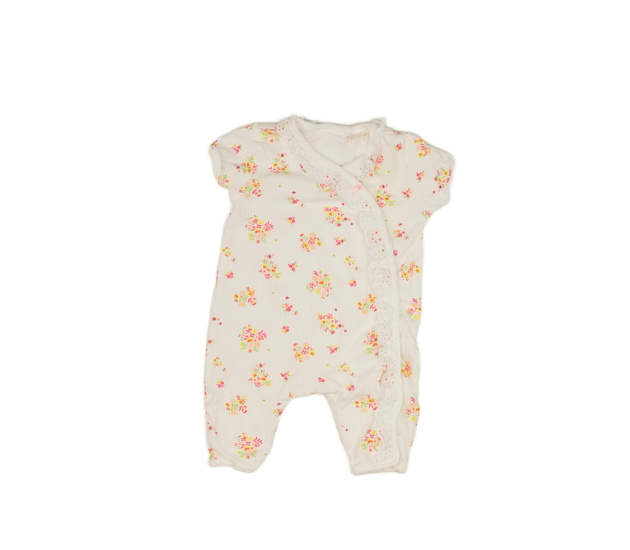 Bílý květinový overal s krajkou Nutmeg