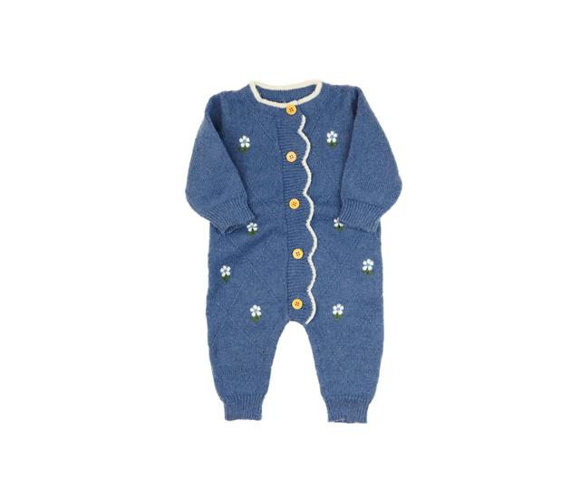 Tmavě modrý svetrový overal s květinami