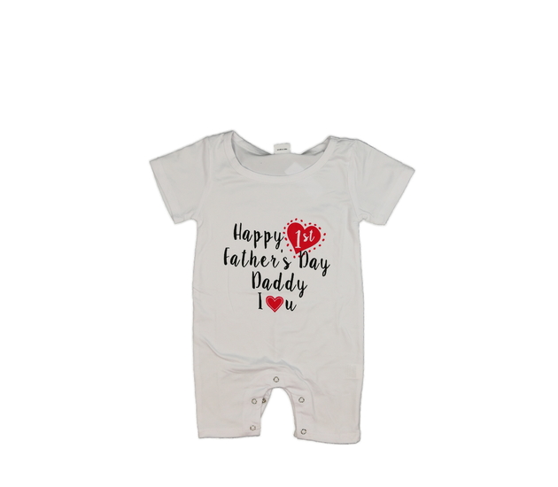 Bílý overal s milým nápisem 