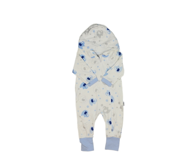 Bílý overal se slony a modrými detaily 