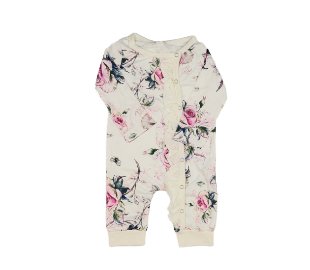 Světlý květinový overal s volánky 