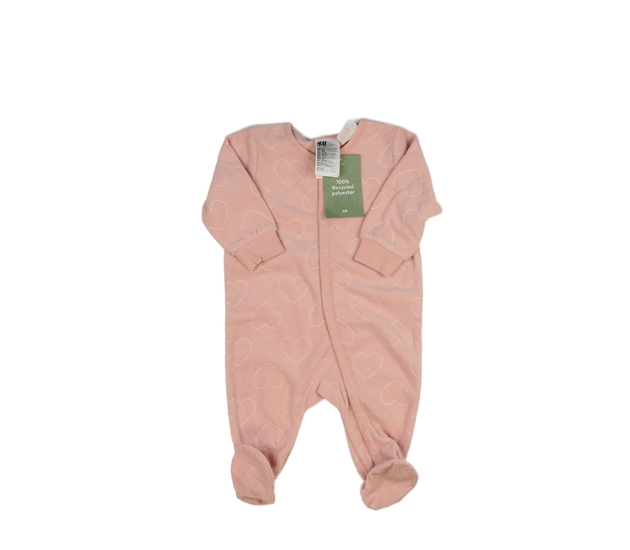 Nový růžový overal se srdci H&M