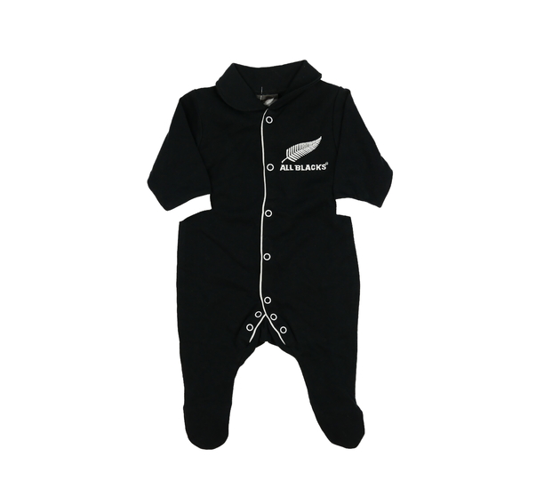 Nový černý overal s nápisem 