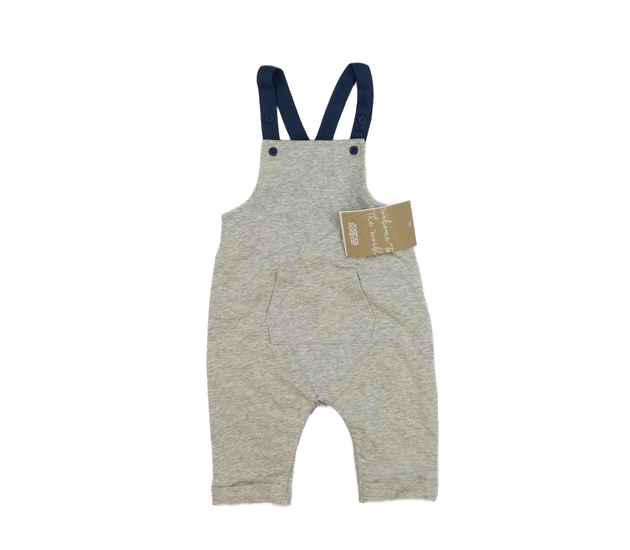 Nový šedý overal 