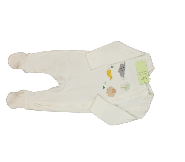 Nový bílý overal s motivem farmy M&S