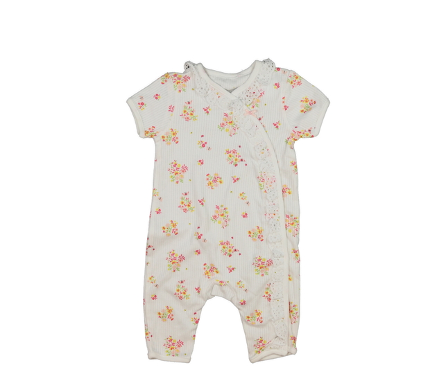 Bílý letní overal s květinami a krajkou Nutmeg