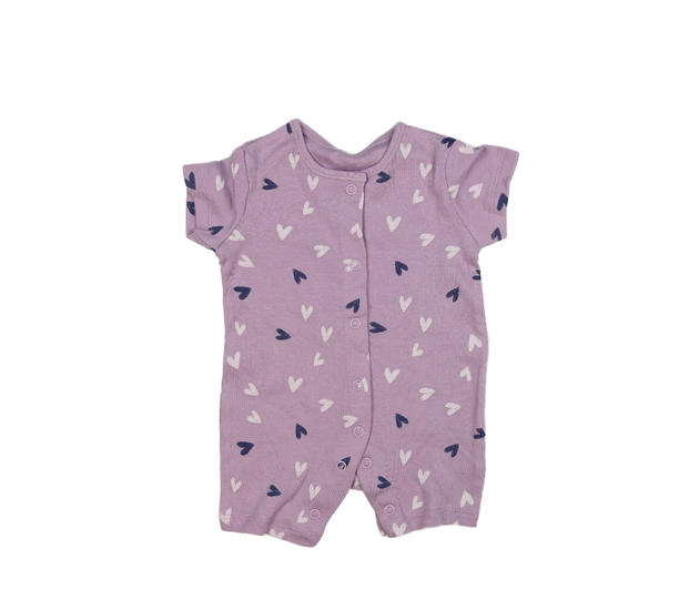 Fialový overal se srdci George