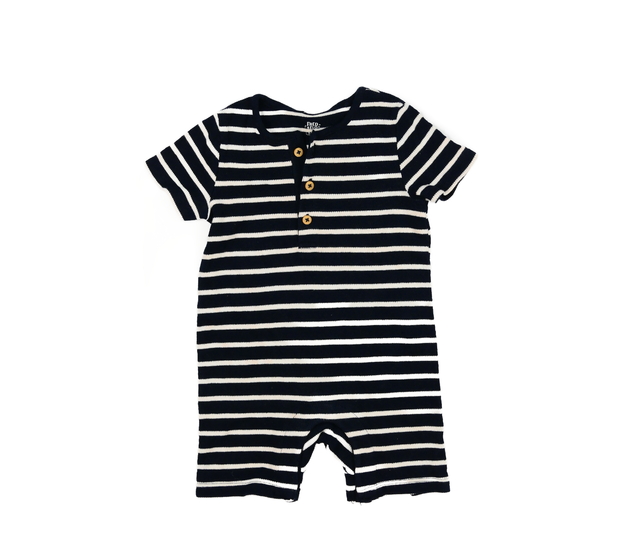 Tmavě modrý overal s bílými pruhy F&F