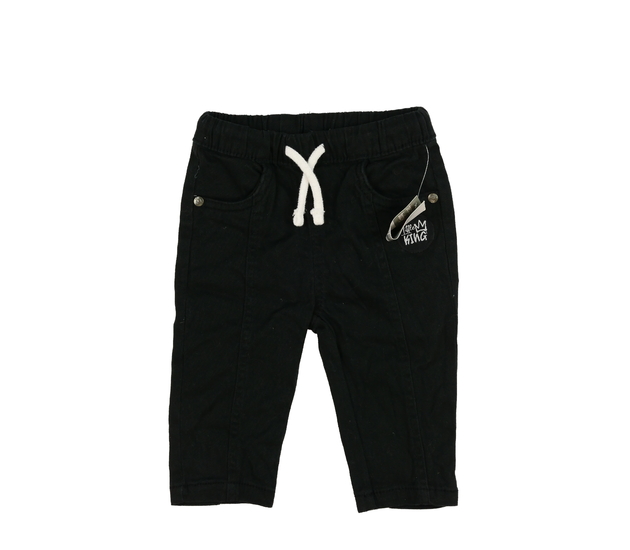 Nové černé kalhoty 