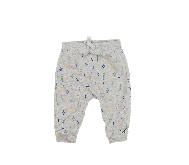 Šedé slabé tepláčky se stromy Tu 