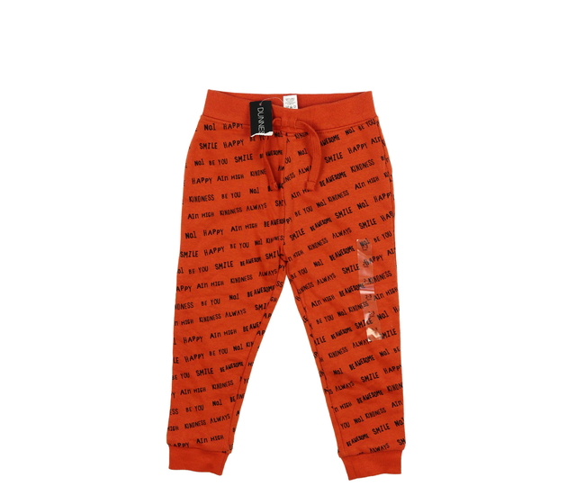 Nové cihlové tepláky s nápisy 