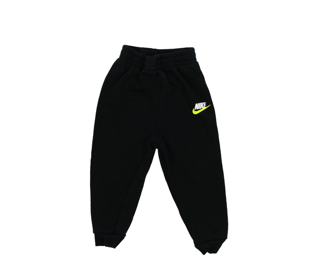 Černé tepláky Nike 