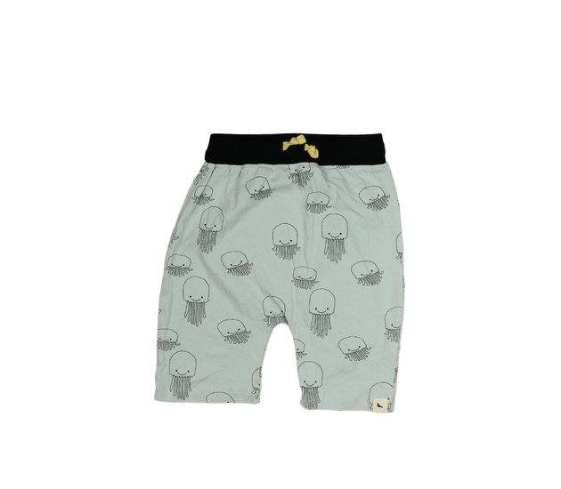 Modré kraťasy s chobotnicemi a černým pasem