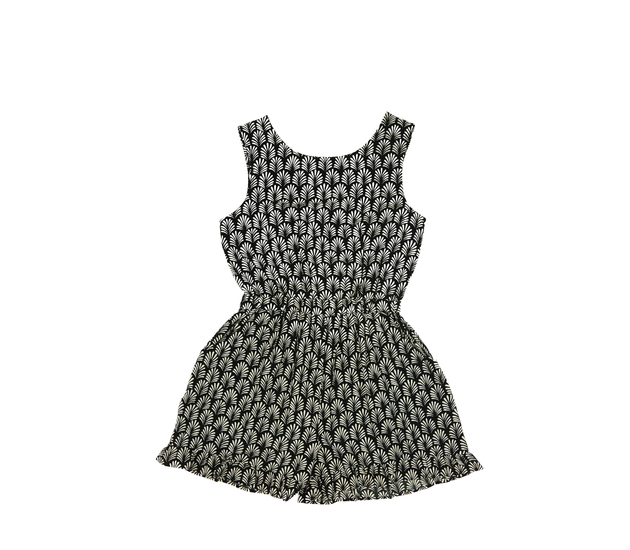 Černý lehký kraťasový overal s mušlemi Next