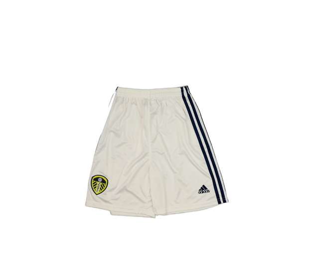 Bílé sportovní kraťasy s modrými pruhy 