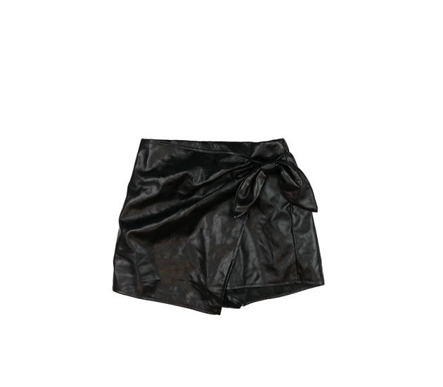 Černé koženkové kraťasy