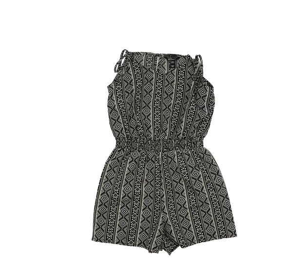 Černo-bílý vzorovaný kraťasový overal New Look 