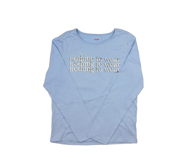 Světle modré triko se stříbrným nápisem
