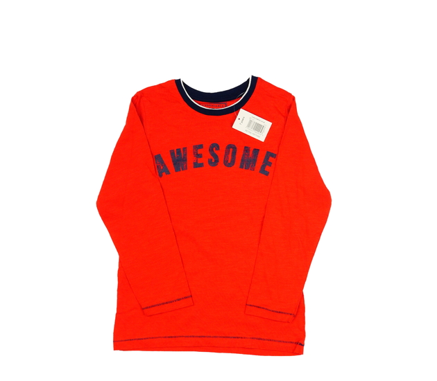 Nové červené triko s nápisem 