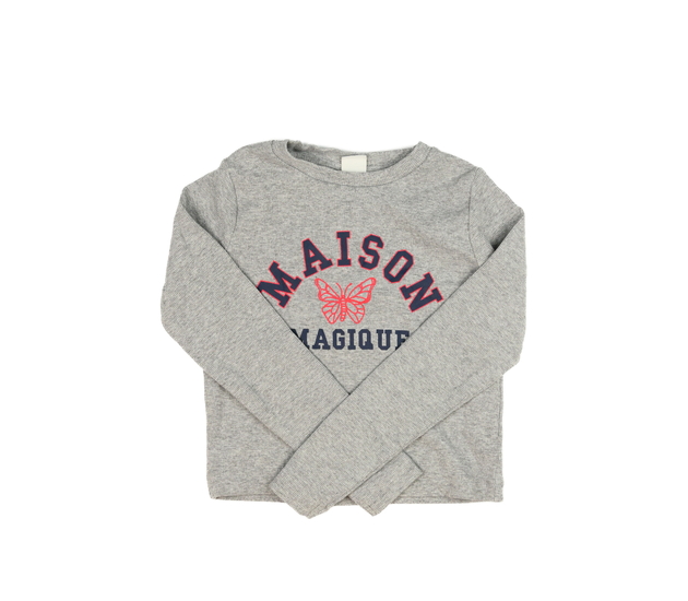 Šedý crop top s nápisem