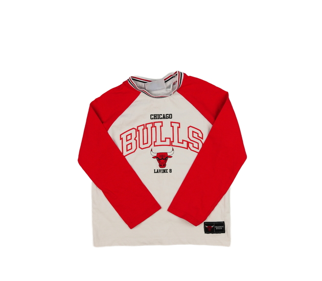 Bílé fanouškovské triko s červenými rukávy 