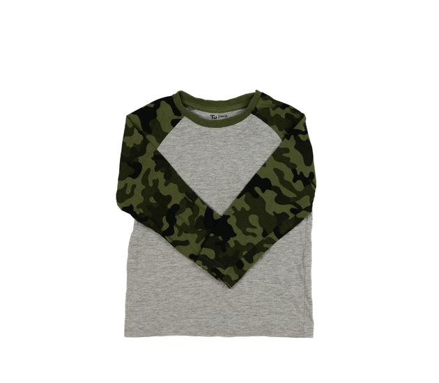 Šedé triko se zelenými maskáčovými rukávy Tu 