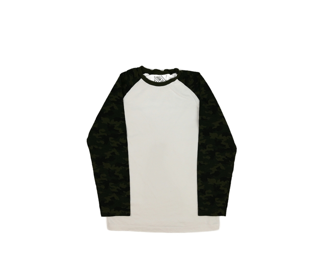 Bílé triko se zelenými maskáčovými rukávy 