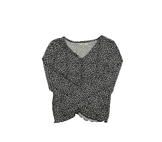 Černé triko s bílými květinami  