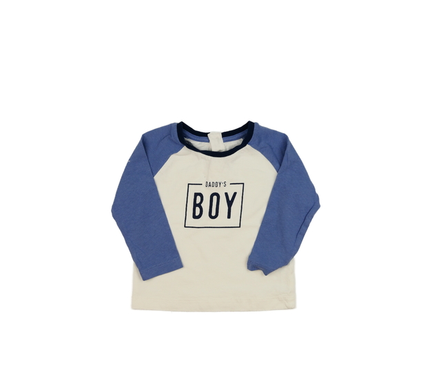 Bílé triko s modrými rukávy