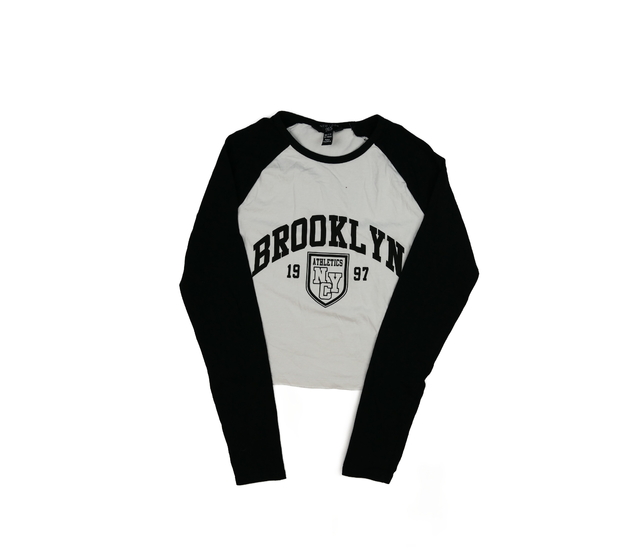 Bílý crop top s černými rukávy New Look 