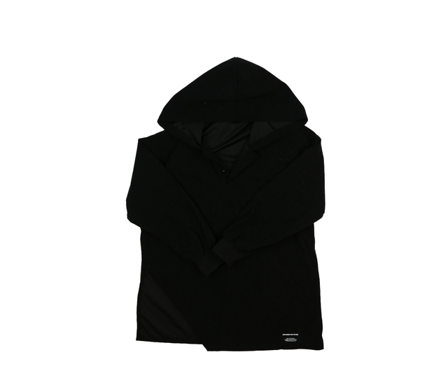 Černé triko s kapucí 