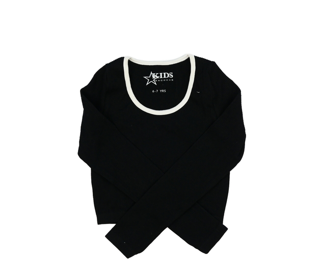 Černý žebrovaný crop top 