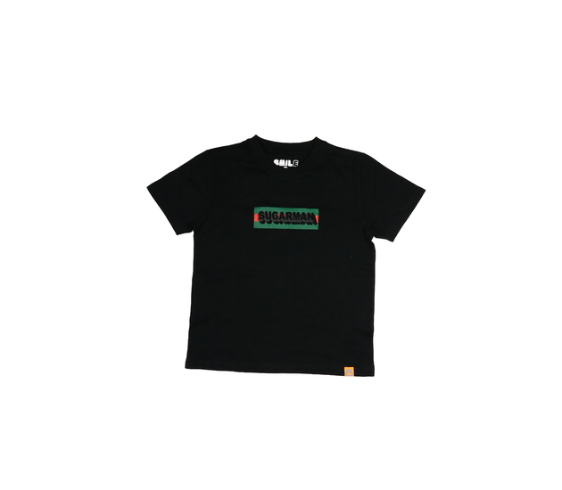 Černé triko s potiskem i na zádech