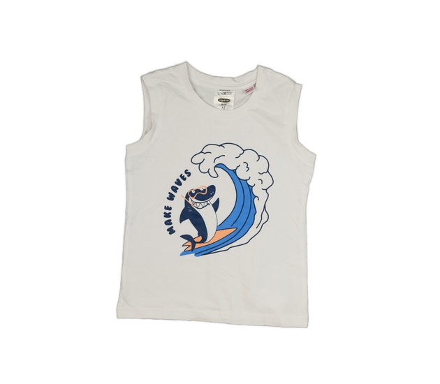 Bílé tílko se žralokem na surfu