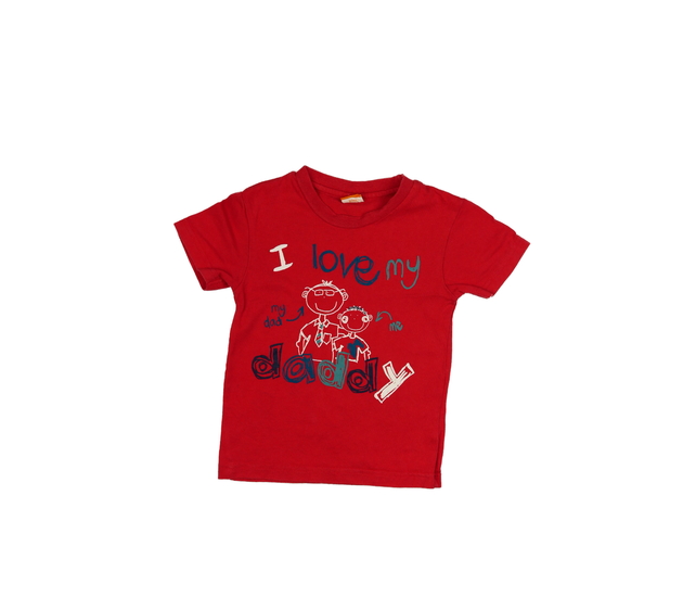 Červené triko s rodinným motivem 