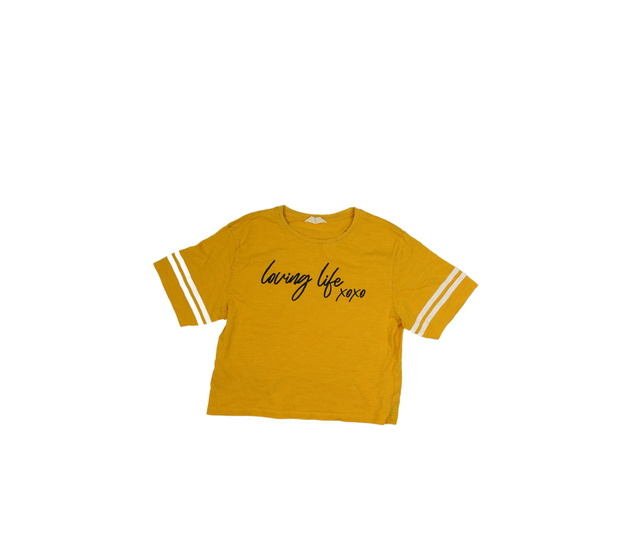 Žlutý crop top s nápisem 